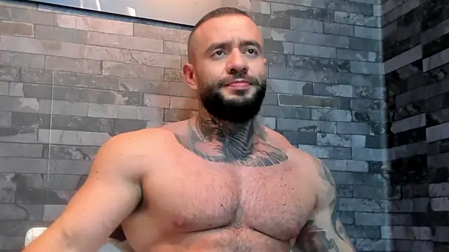 BruceDallas Adlı Modelin Canlı XXX Sohbeti