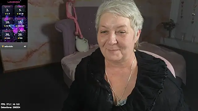 Poppy_Pulse Chat XXX in diretta