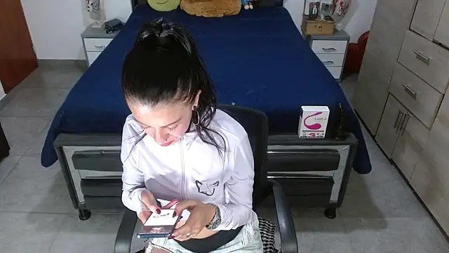צ'אט XXX בשידור חי של samantha_shines