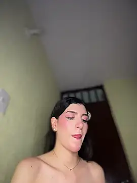 Emily-hottson live XXX chat