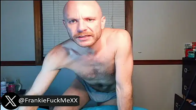 הופעת וובקאם של FrankieFuckMeXX