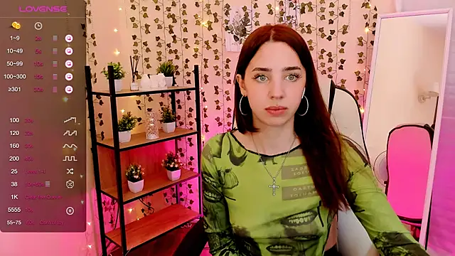 צ'אט XXX בשידור חי של CharliGrace_