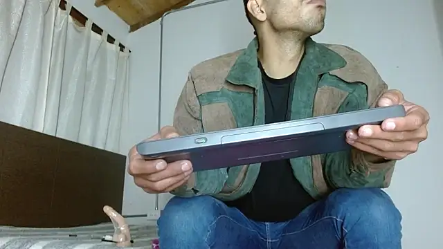 JohanyLatino 现场XXX聊天
