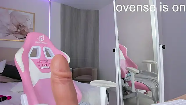 VirginChloe's Live XXX Chat