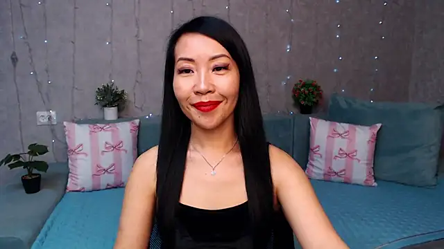 LiaPak Live XXX Chat
