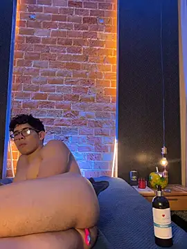 Chatroom XXX en direct de GrayAndrews