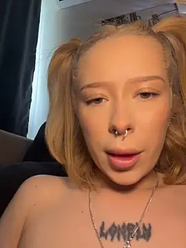 MaryChanXO élő XXX-chatje