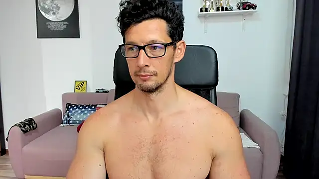 BrutusK08 Chat XXX live