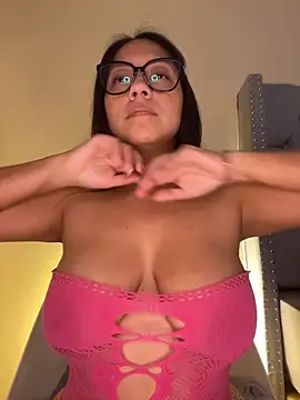 KIARAPRETTY Chat XXX in diretta