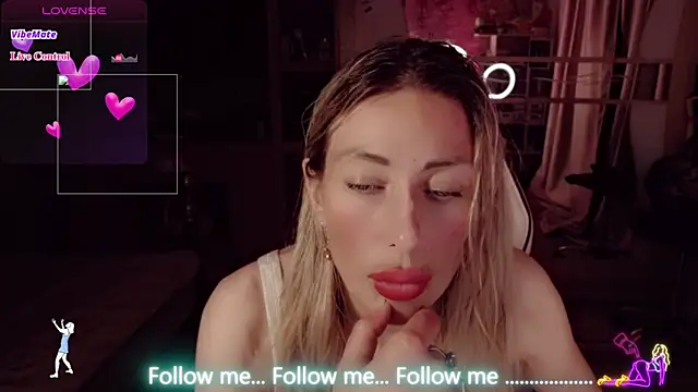 AnnieGOld_ লাইভ XXX চ্যাট