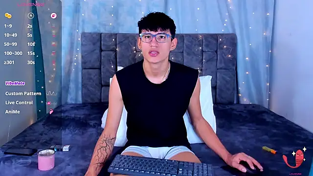 XXX chat uživo modela NicolasTorrez