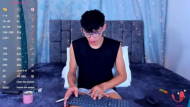 Chatroom XXX en direct de NicolasTorrez