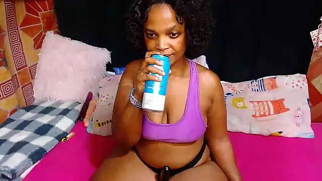 Chat +18 de Thickbootykim ao vivo