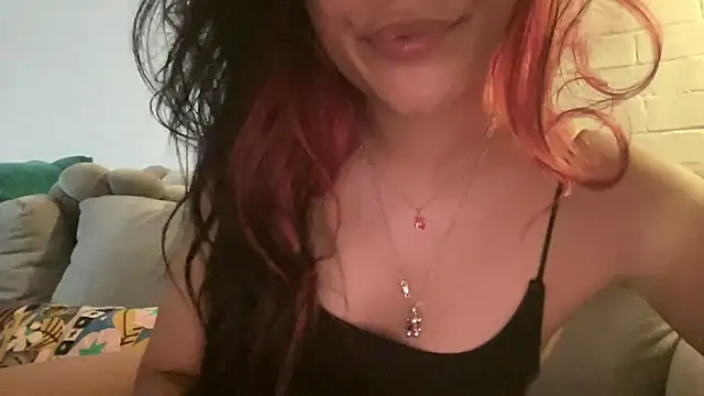 kaithra Chat XXX in diretta