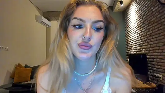 fifteenpoem Chat XXX in diretta