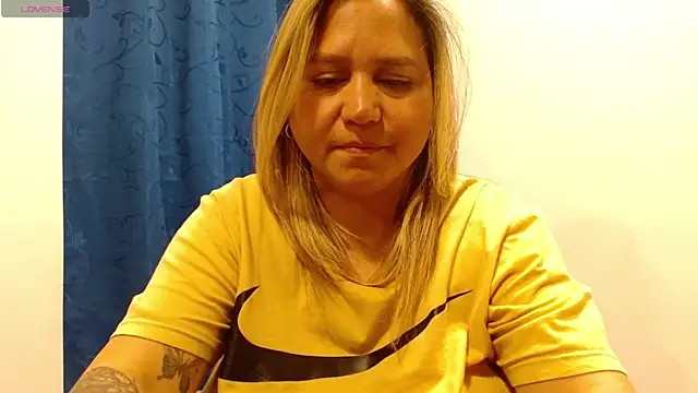 LauraReeves Chat XXX in diretta