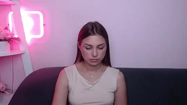 MilanaAngelAs 即時 XXX 聊天