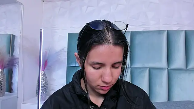 Chatroom XXX en direct de HollyPeach