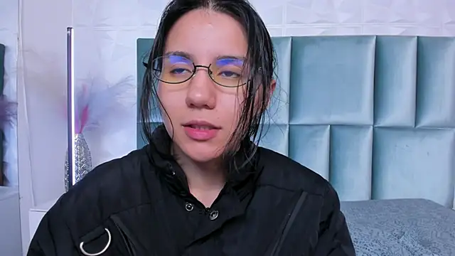 HollyPeach Chat XXX live