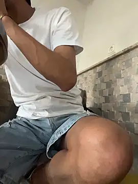 Yassir-xxxl Adlı Modelin Canlı XXX Sohbeti