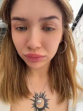 XXX chat uživo modela FlashTitsRoyal