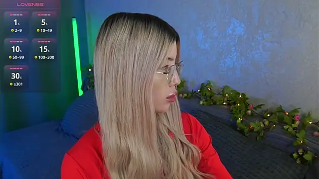 LindaThackerr live XXX chat