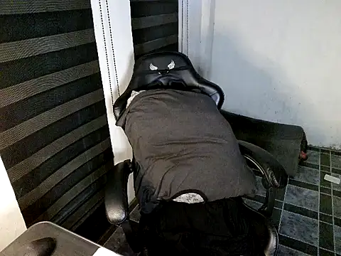 Spicy_RowyCam: вебкам-шоу