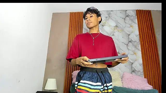 BOUL_GUYS Chat XXX in diretta