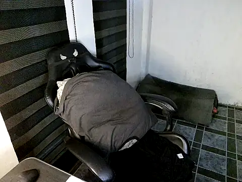 Pertunjukan Kamera Web Spicy_RowyCam