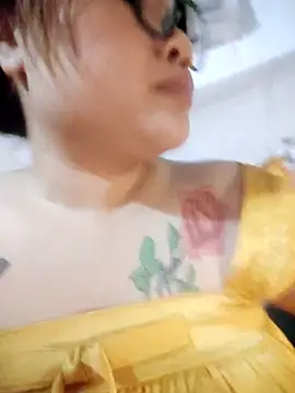 -Tara-a 现场XXX聊天