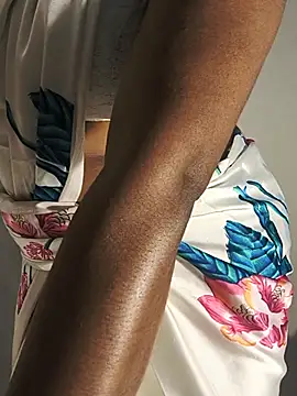 DIRTYSECRET_QUEEN_07: απευθείας συνομιλία ΧΧΧ