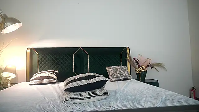 CyrenaLuxe 라이브 XXX 채팅