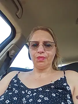 BLONDKICIA1 Adlı Modelin Canlı XXX Sohbeti
