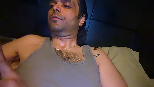 צ'אט XXX בשידור חי של icebergslim281