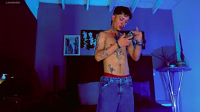 HannibalLester 即時 XXX 聊天