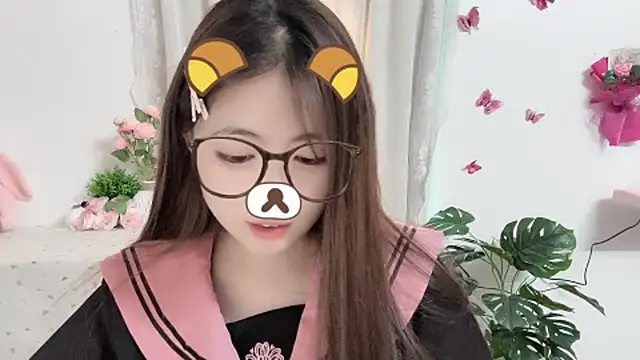 MIJ-Uwuu Chat XXX in diretta