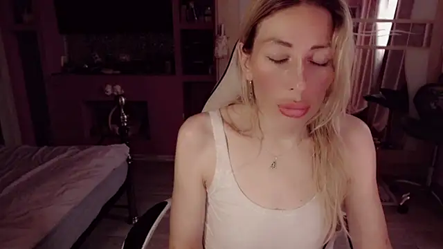 AnnieGOld_ Chat XXX live