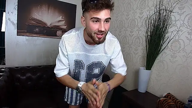 KyloEast live XXX chat