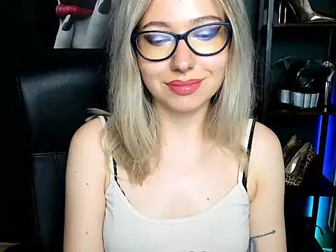 loveHeidi's Live XXX Chat