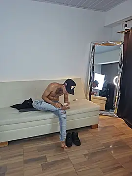 Darwinstark_ live XXX chat