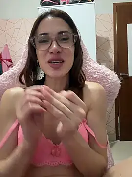 Irresistible24's Live XXX Chat