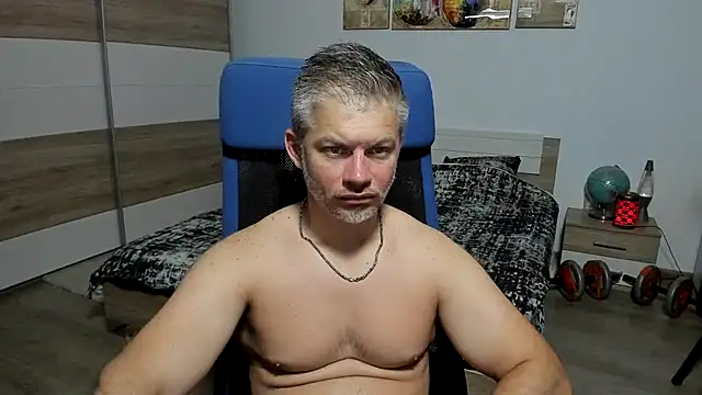 RobbyShawz: διαδικτυακό σόου στην κάμερα