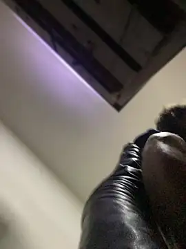 ImperialBalloon222's Live XXX Chat