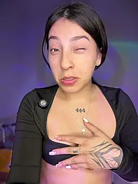 XXX chat uživo modela _QaraH