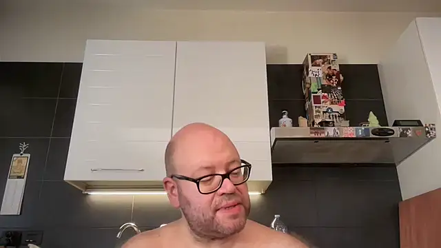 theitalianbear Chat XXX in diretta