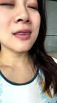 mo-mo-69 – Naživo XXX chat