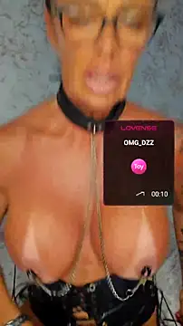 Misses-Cougar Webcam Show