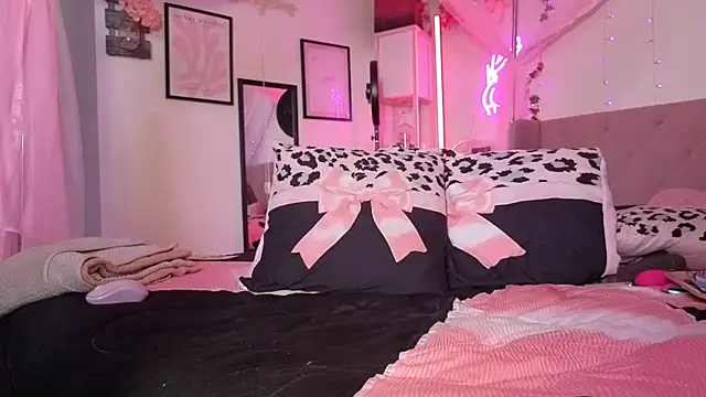 VixenCapri Chat XXX live