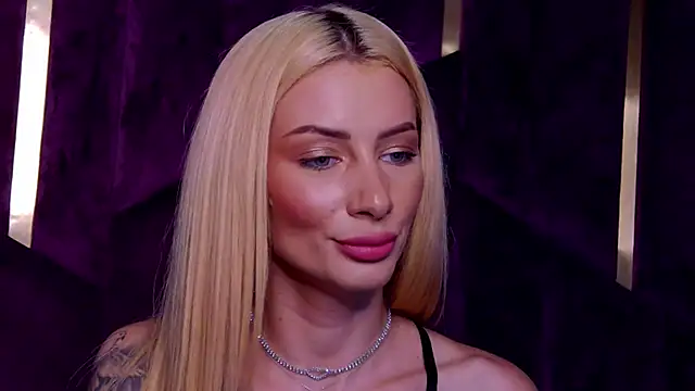 AngieShae Chat XXX live