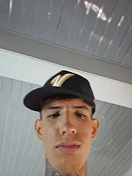 Darwinstark_'s Live XXX Chat